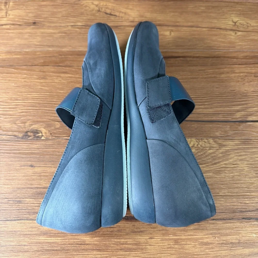 DANSKO ‘Kendra’ Blue‎ Mary Jane Flats Women’s Size 9 (40) Slip-On Shoes